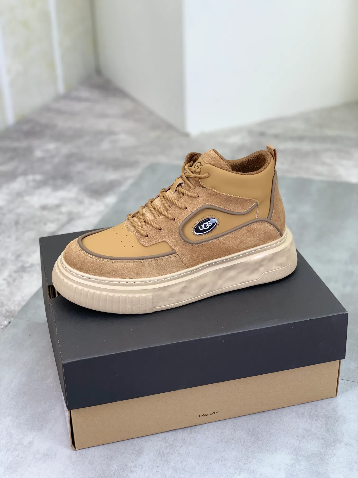 Men's shoes 💰P640 [New style] 💰 🆘 "Real wool" [UGG] 👉The popular men's shoes are synchronized with the official website 🔰The quality of the genuine products [satisfied] is not comparable to the imitations in the general market 🌀The upper is imported Italian frosted cowhide, and the lining is: foot pad 🅰️ grade 🐑Real wool👻Only Grade A can show the effect The hand feels smooth and delicate 🔱The shoe shape is grand, only genuine manufacturers can do it 🎄The perfect toughness of the original outsole 👻⬛️ allows customers to say goodbye to one-time consumption. Real wool lining, super warm. Available in black, brown and gray. Size: 39-44